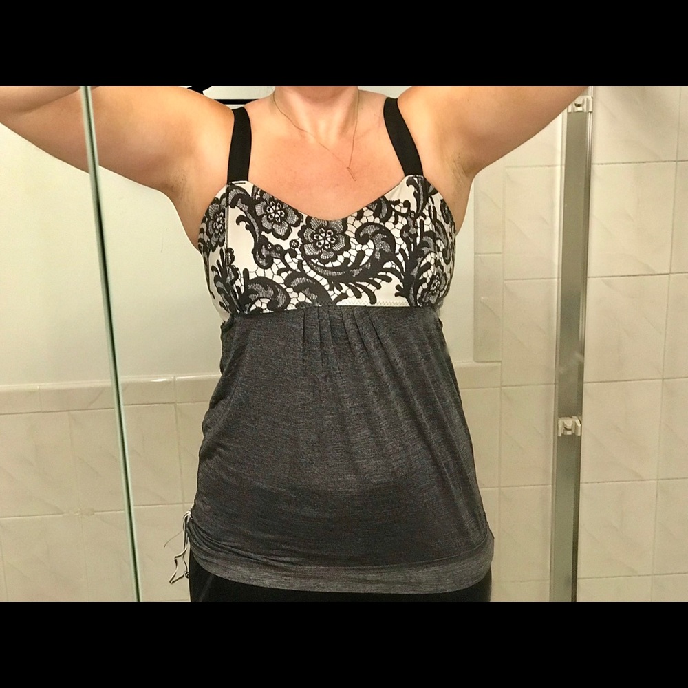 Barely used, adorable lululemon top